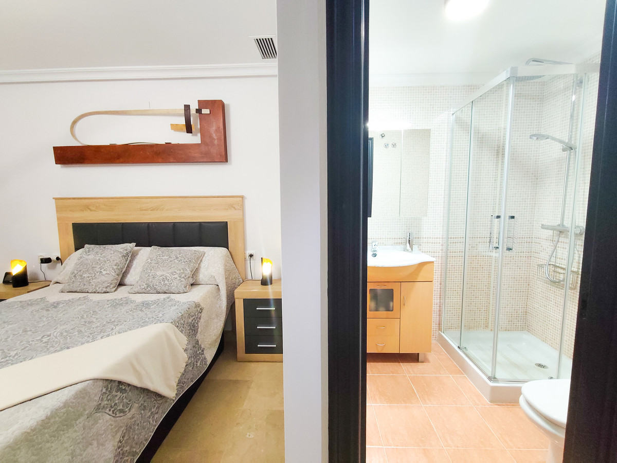 For sale - 3 Bedroom 2 Bathroom Apartment - Middle Floor Apartment in Torrevieja - Torrevieja Centro  - Alicante