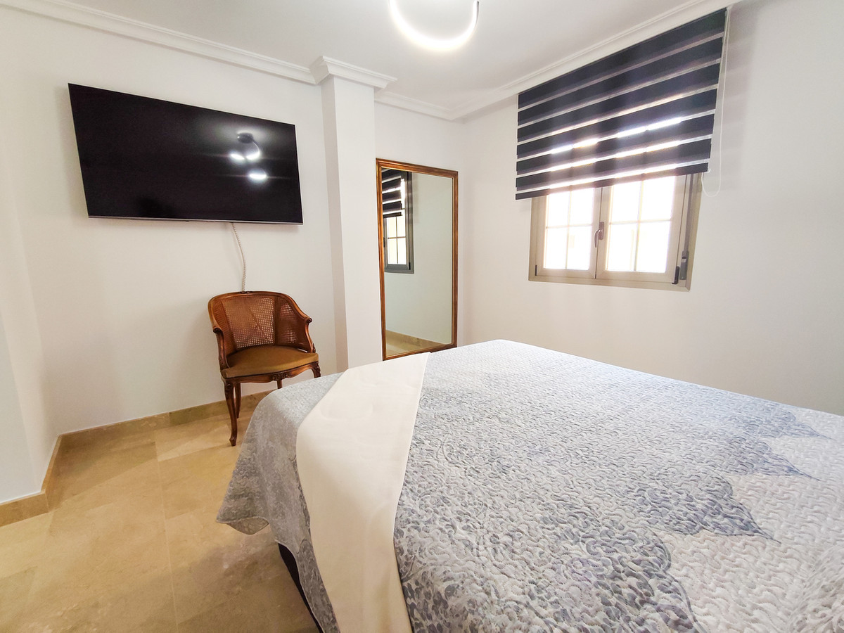 For sale - 3 Bedroom 2 Bathroom Apartment - Middle Floor Apartment in Torrevieja - Torrevieja Centro  - Alicante