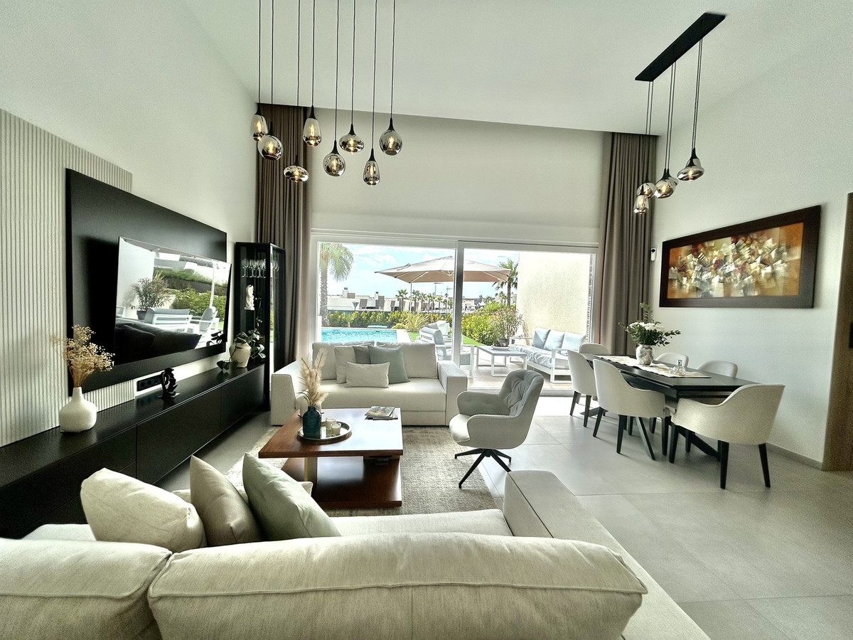 For sale - 4 Bedroom 2 Bathroom House - Detached Villa in Algorfa - La Finca Golf  - Alicante