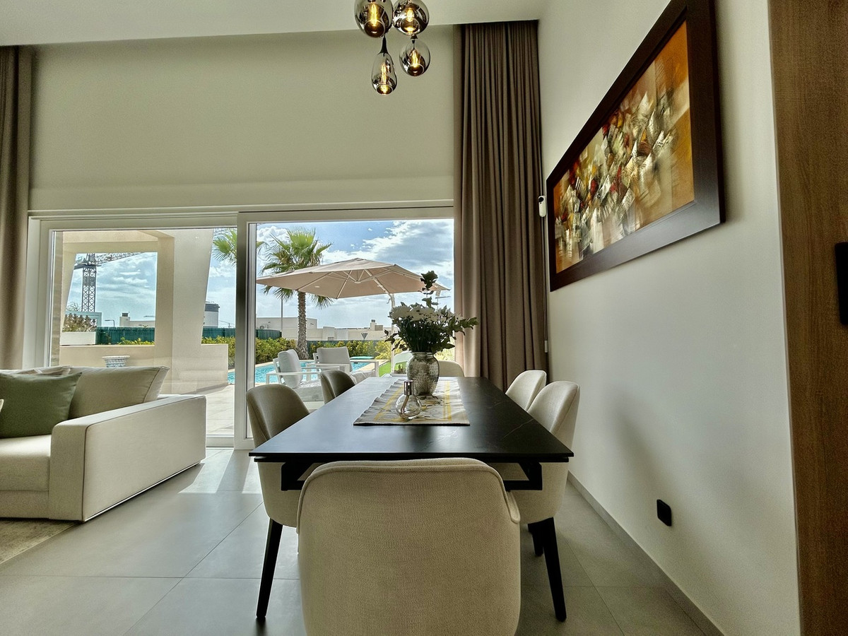 For sale - 4 Bedroom 2 Bathroom House - Detached Villa in Algorfa - La Finca Golf  - Alicante
