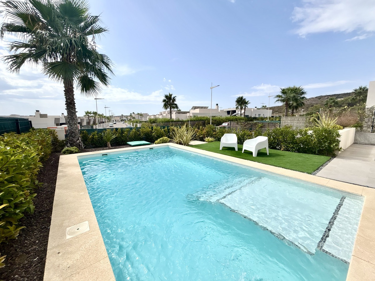 For sale - 4 Bedroom 2 Bathroom House - Detached Villa in Algorfa - La Finca Golf  - Alicante