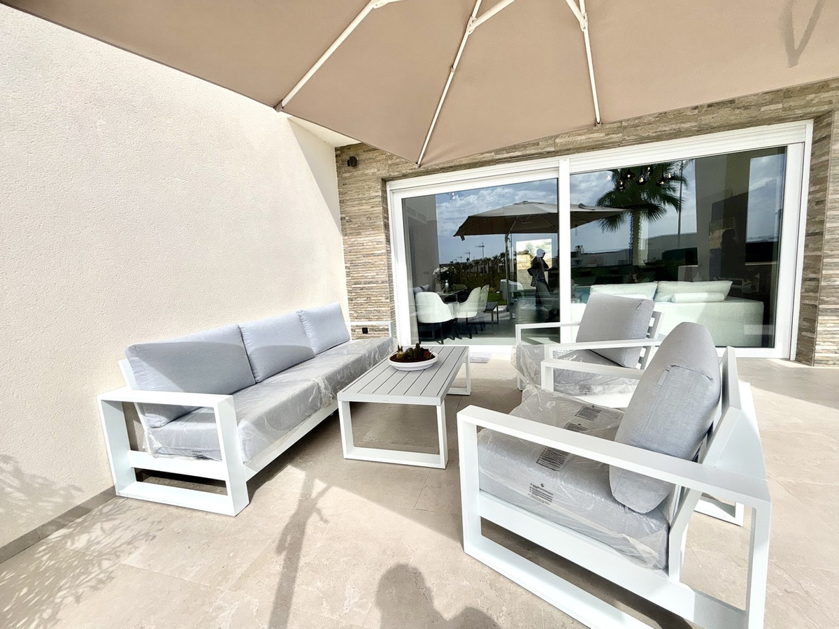 For sale - 4 Bedroom 2 Bathroom House - Detached Villa in Algorfa - La Finca Golf  - Alicante