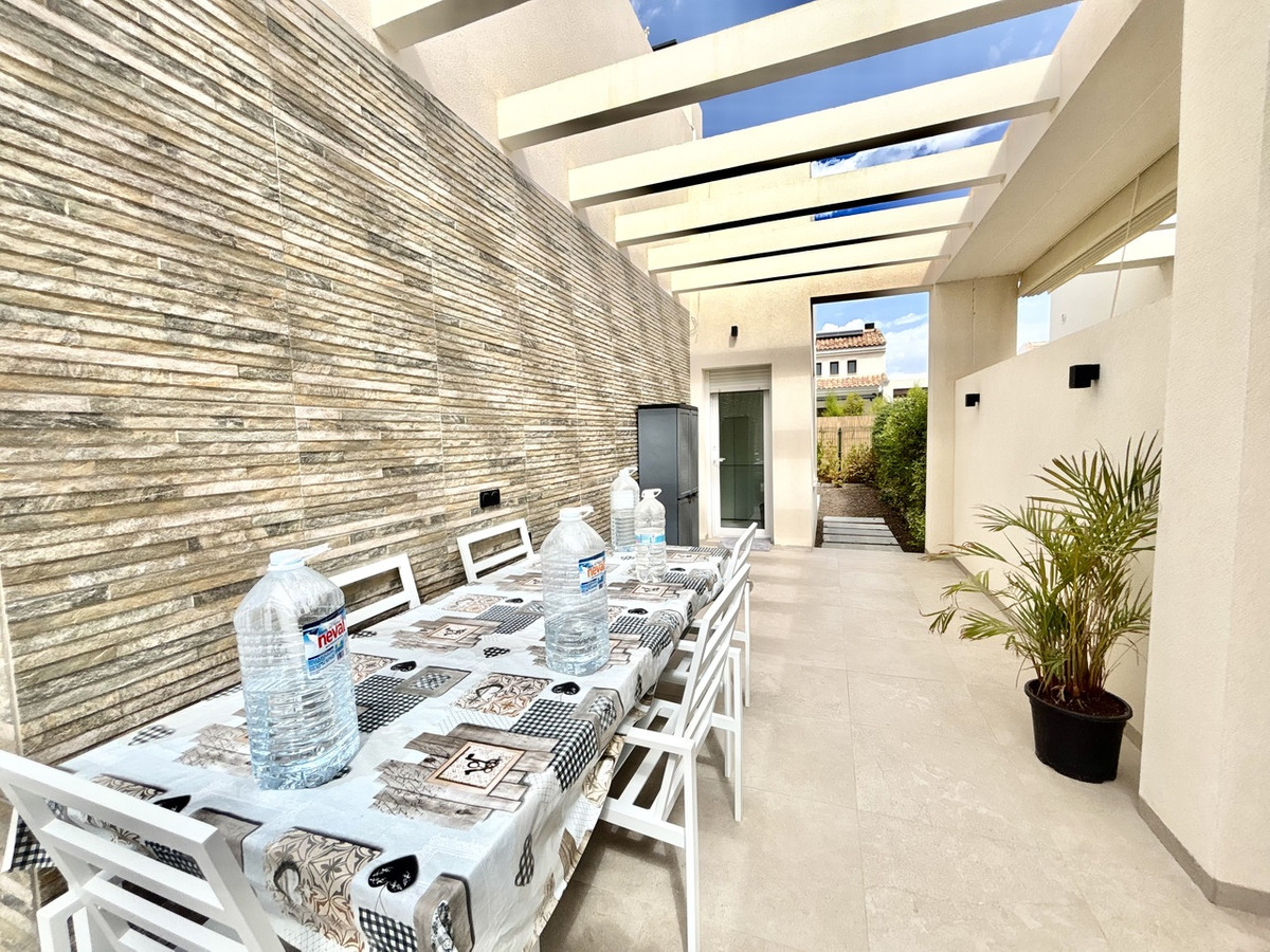 For sale - 4 Bedroom 2 Bathroom House - Detached Villa in Algorfa - La Finca Golf  - Alicante
