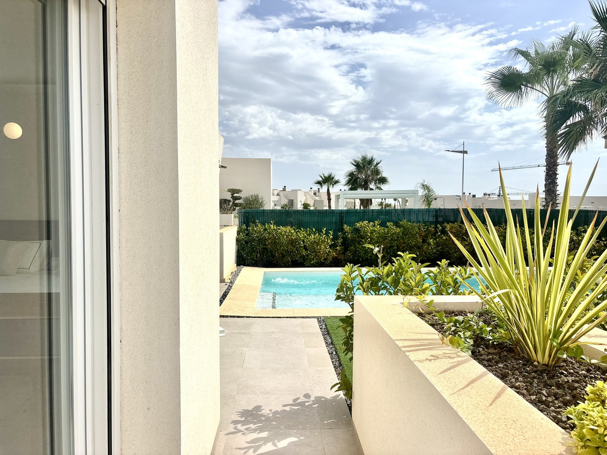 For sale - 4 Bedroom 2 Bathroom House - Detached Villa in Algorfa - La Finca Golf  - Alicante