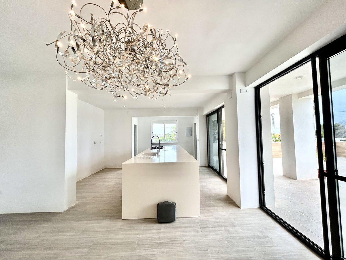 For sale - 8 Bedroom 4 Bathroom House - Detached Villa in Los Montesinos - Los Montesinos Centro  - Alicante