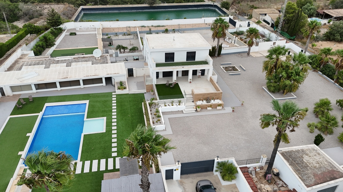 For sale - 8 Bedroom 4 Bathroom House - Detached Villa in Los Montesinos - Los Montesinos Centro  - Alicante