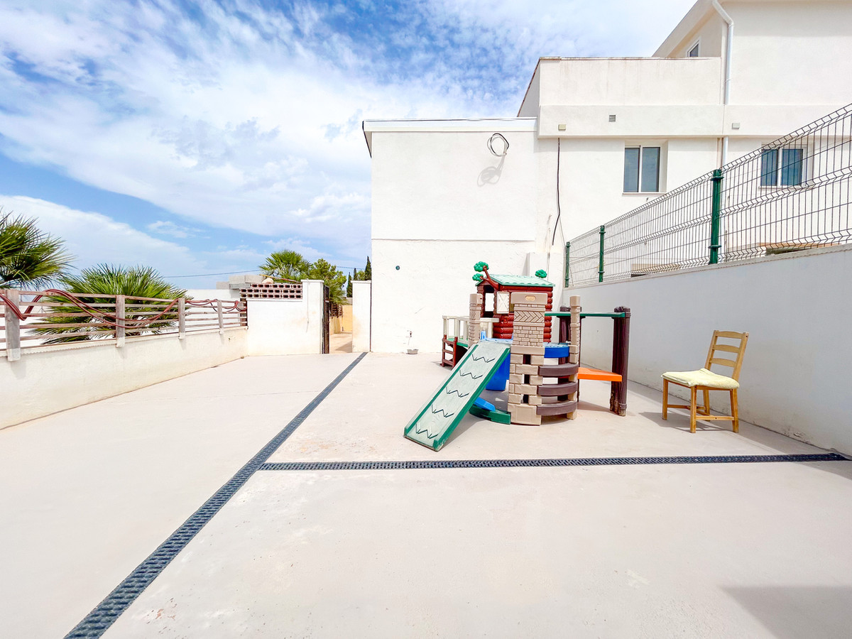 For sale - 8 Bedroom 4 Bathroom House - Detached Villa in Los Montesinos - Los Montesinos Centro  - Alicante