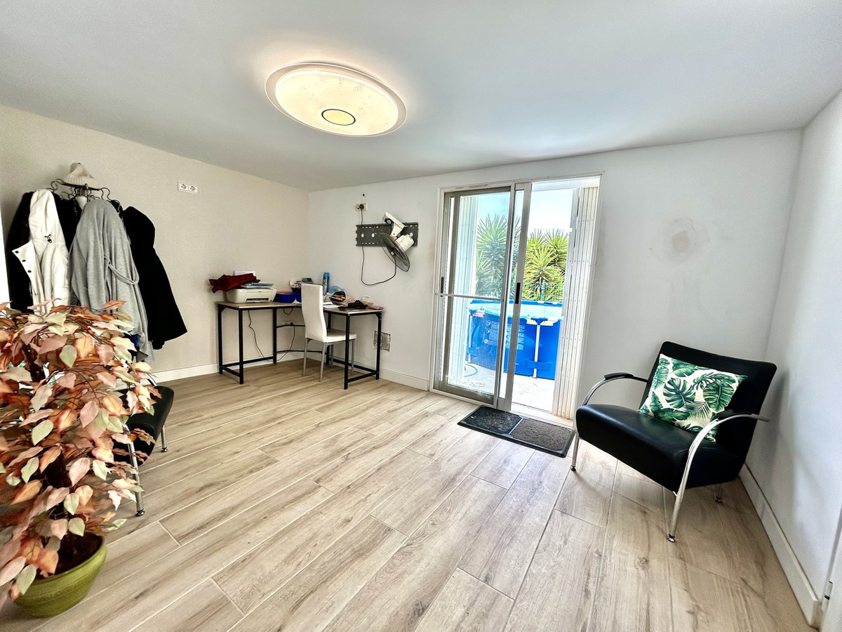 For sale - 8 Bedroom 4 Bathroom House - Detached Villa in Los Montesinos - Los Montesinos Centro  - Alicante