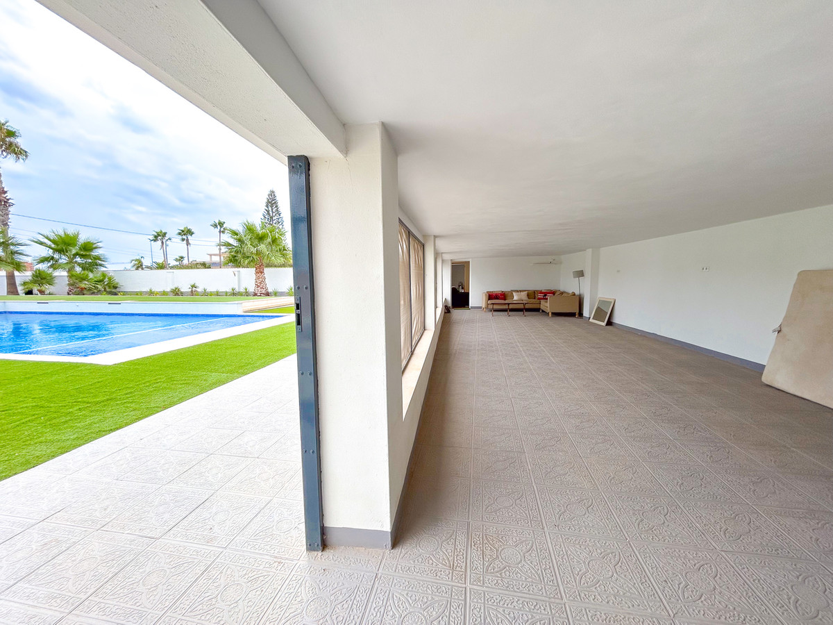 For sale - 8 Bedroom 4 Bathroom House - Detached Villa in Los Montesinos - Los Montesinos Centro  - Alicante