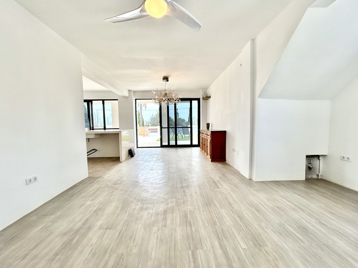 For sale - 8 Bedroom 4 Bathroom House - Detached Villa in Los Montesinos - Los Montesinos Centro  - Alicante