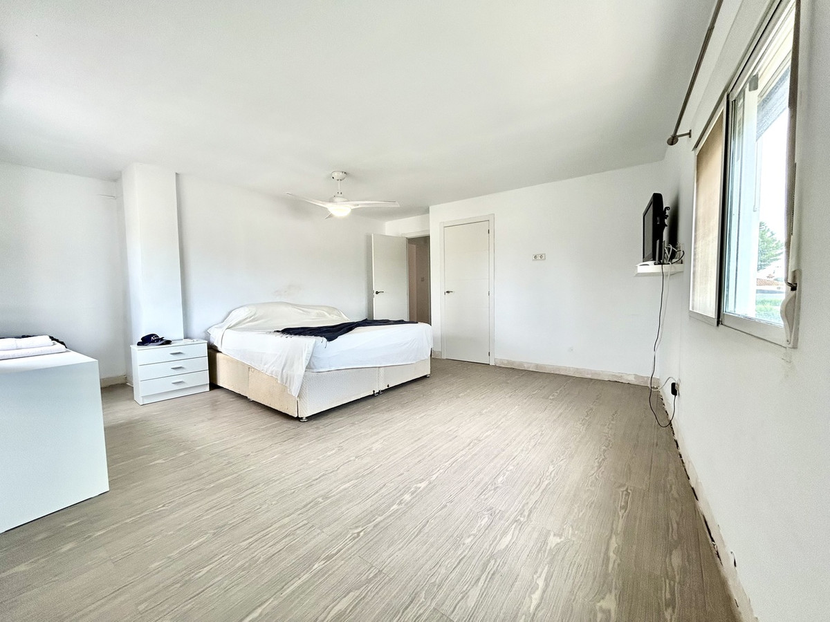 For sale - 8 Bedroom 4 Bathroom House - Detached Villa in Los Montesinos - Los Montesinos Centro  - Alicante