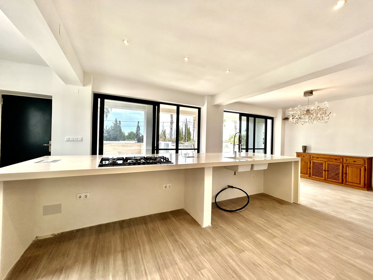 For sale - 8 Bedroom 4 Bathroom House - Detached Villa in Los Montesinos - Los Montesinos Centro  - Alicante