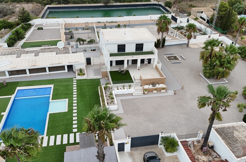 8 Bedroom 4 Bathroom House - Detached Villa in Los Montesinos