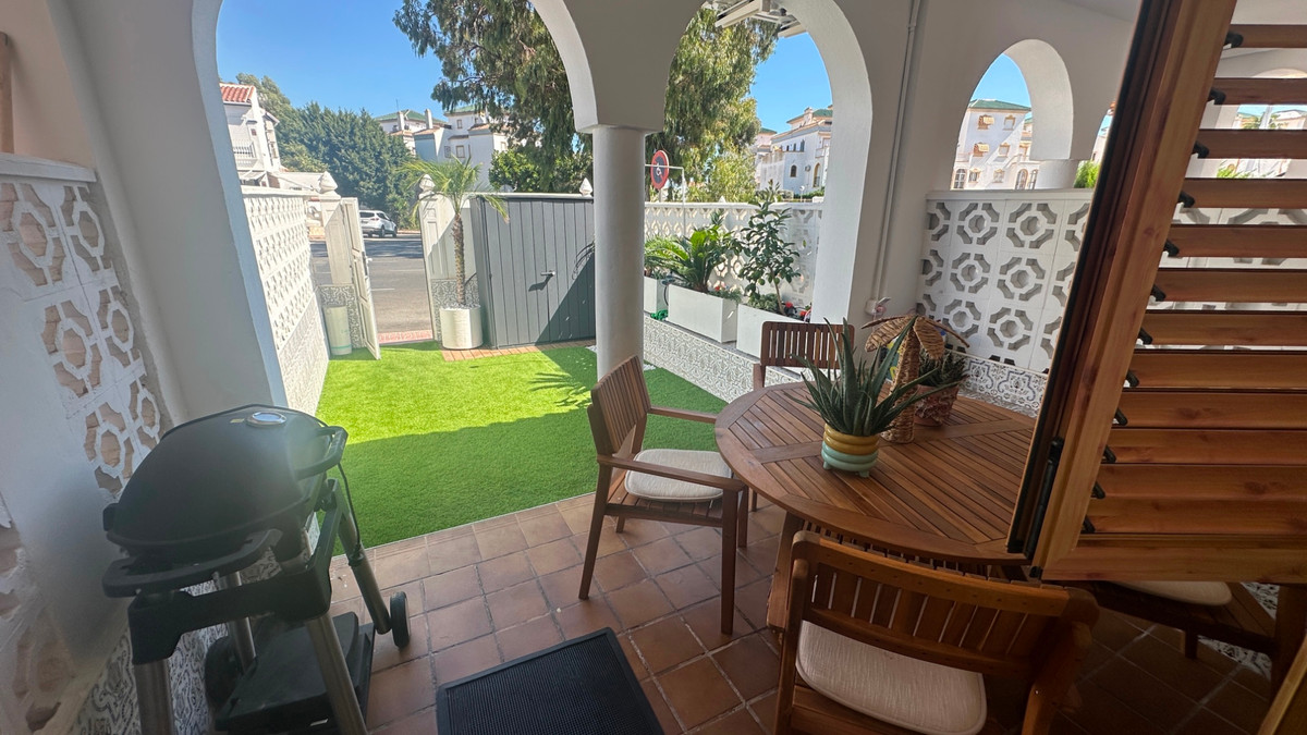 For sale - 3 Bedroom 2 Bathroom House - Townhouse in Torrevieja - La Mata  - Alicante