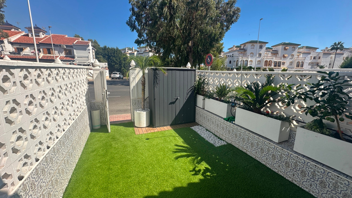 For sale - 3 Bedroom 2 Bathroom House - Townhouse in Torrevieja - La Mata  - Alicante