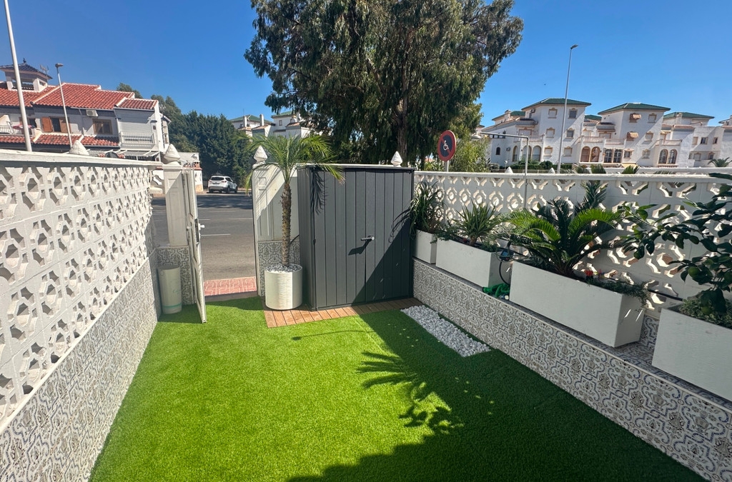 3 Bedroom 2 Bathroom House - Townhouse in Torrevieja