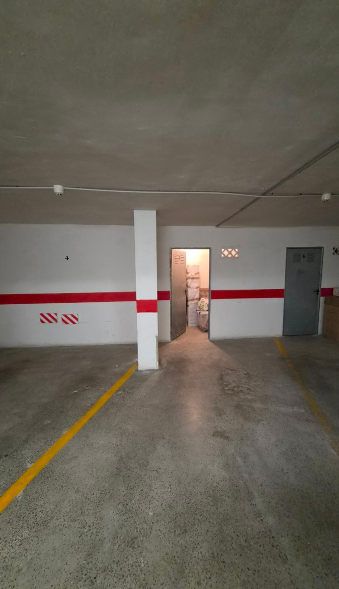 For sale - 4 Bedroom 2 Bathroom Apartment - Middle Floor Apartment in Torrevieja - Torrevieja Centro  - Alicante