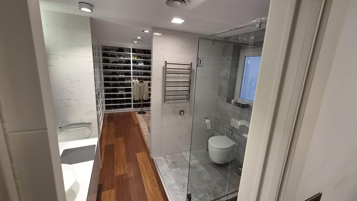 For sale - 4 Bedroom 2 Bathroom Apartment - Middle Floor Apartment in Torrevieja - Torrevieja Centro  - Alicante