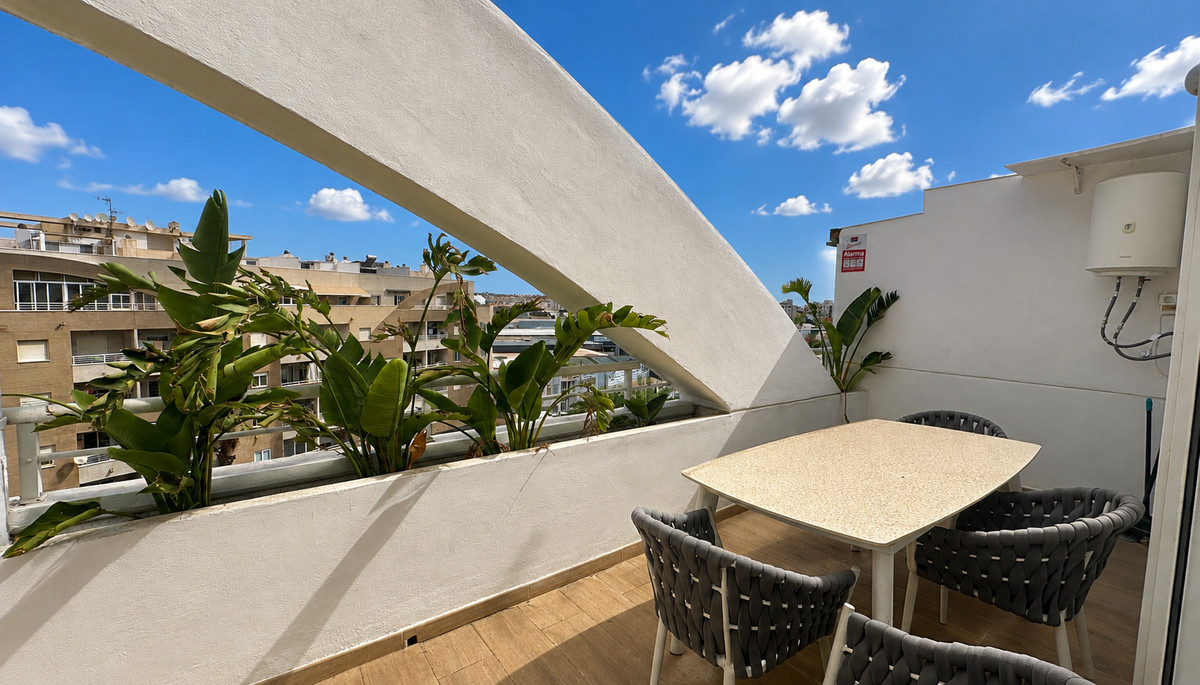 For sale - 2 Bedroom 1 Bathroom Apartment - Penthouse in Torrevieja - Torrevieja Centro  - Alicante