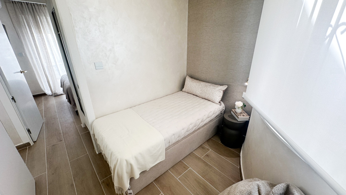 For sale - 2 Bedroom 1 Bathroom Apartment - Penthouse in Torrevieja - Torrevieja Centro  - Alicante