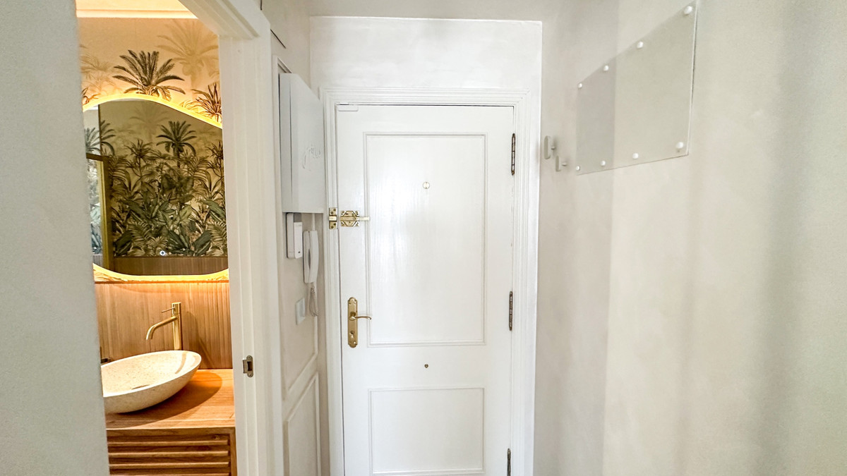 For sale - 2 Bedroom 1 Bathroom Apartment - Penthouse in Torrevieja - Torrevieja Centro  - Alicante