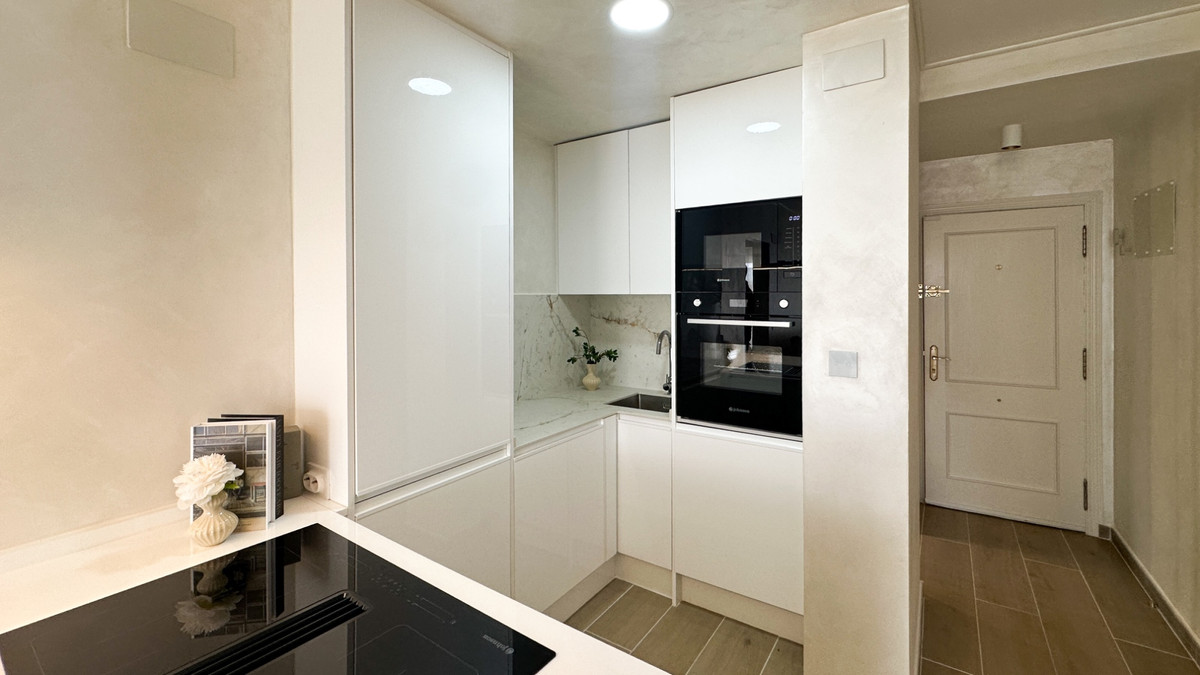 For sale - 2 Bedroom 1 Bathroom Apartment - Penthouse in Torrevieja - Torrevieja Centro  - Alicante