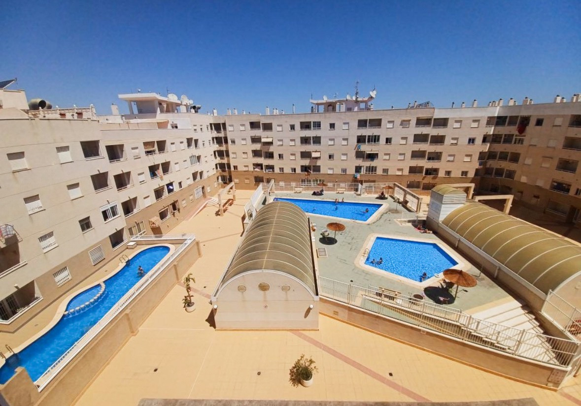 For sale - 2 Bedroom 1 Bathroom Apartment - Penthouse in Torrevieja - Torrevieja Centro  - Alicante