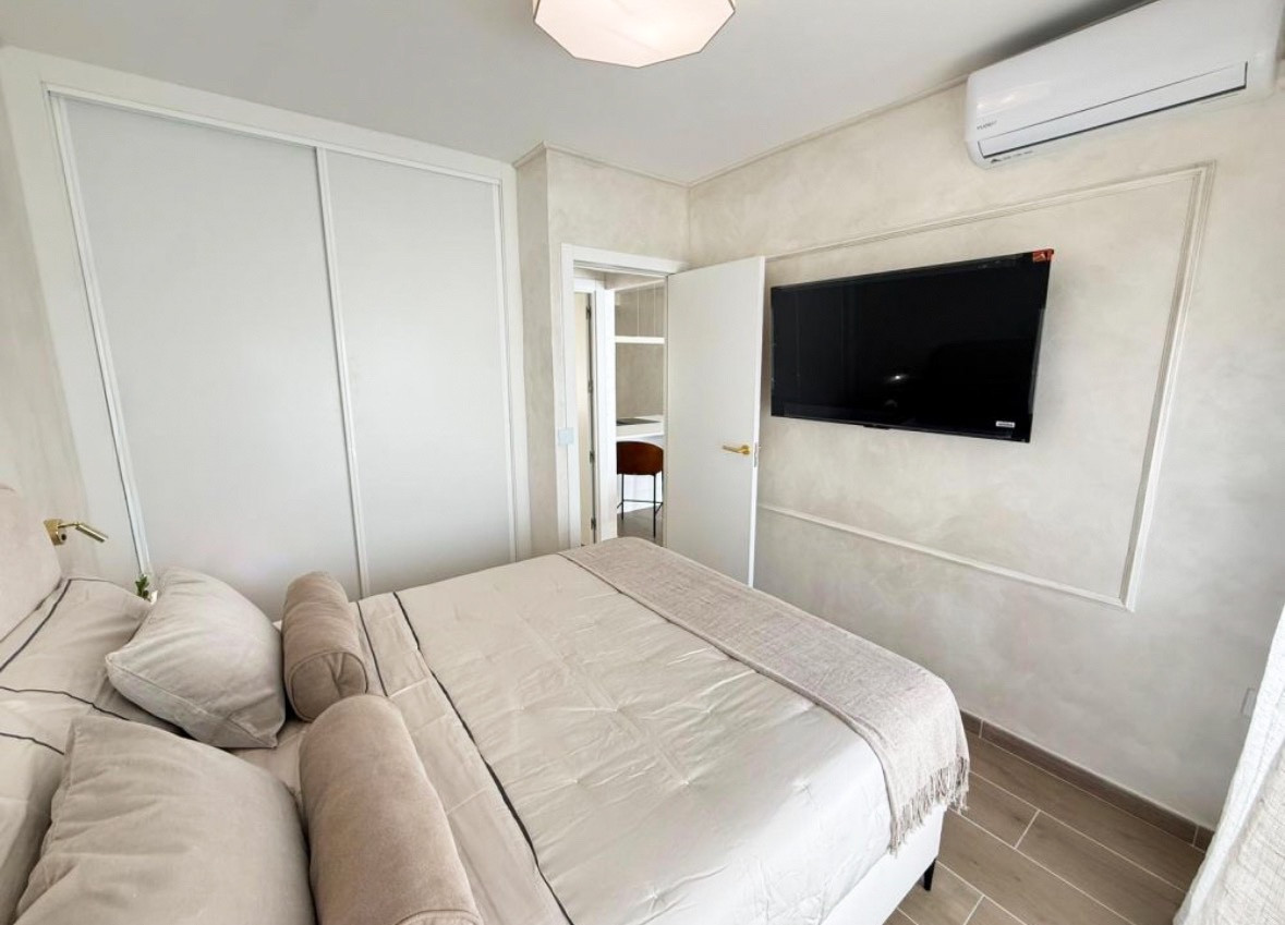 For sale - 2 Bedroom 1 Bathroom Apartment - Penthouse in Torrevieja - Torrevieja Centro  - Alicante