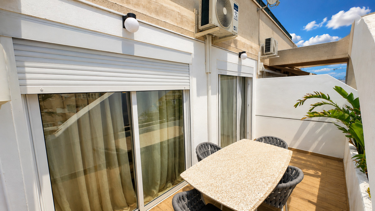 For sale - 2 Bedroom 1 Bathroom Apartment - Penthouse in Torrevieja - Torrevieja Centro  - Alicante