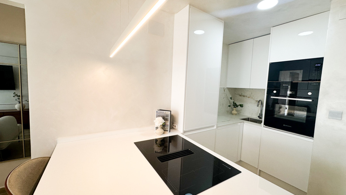For sale - 2 Bedroom 1 Bathroom Apartment - Penthouse in Torrevieja - Torrevieja Centro  - Alicante