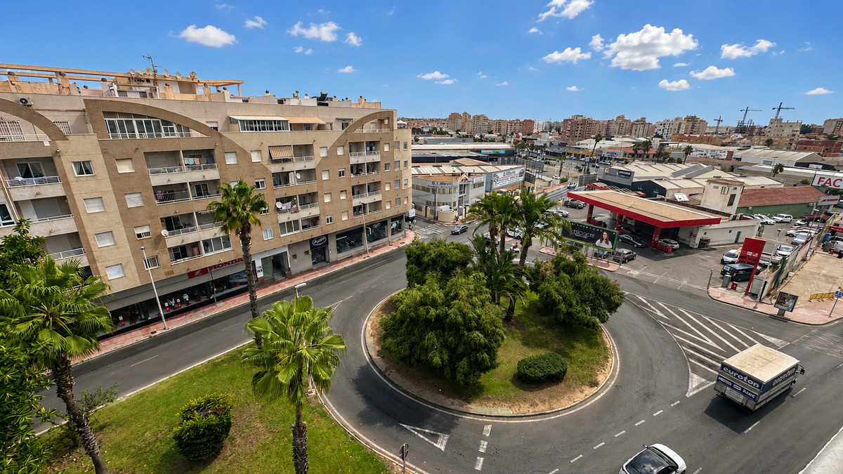 For sale - 2 Bedroom 1 Bathroom Apartment - Penthouse in Torrevieja - Torrevieja Centro  - Alicante