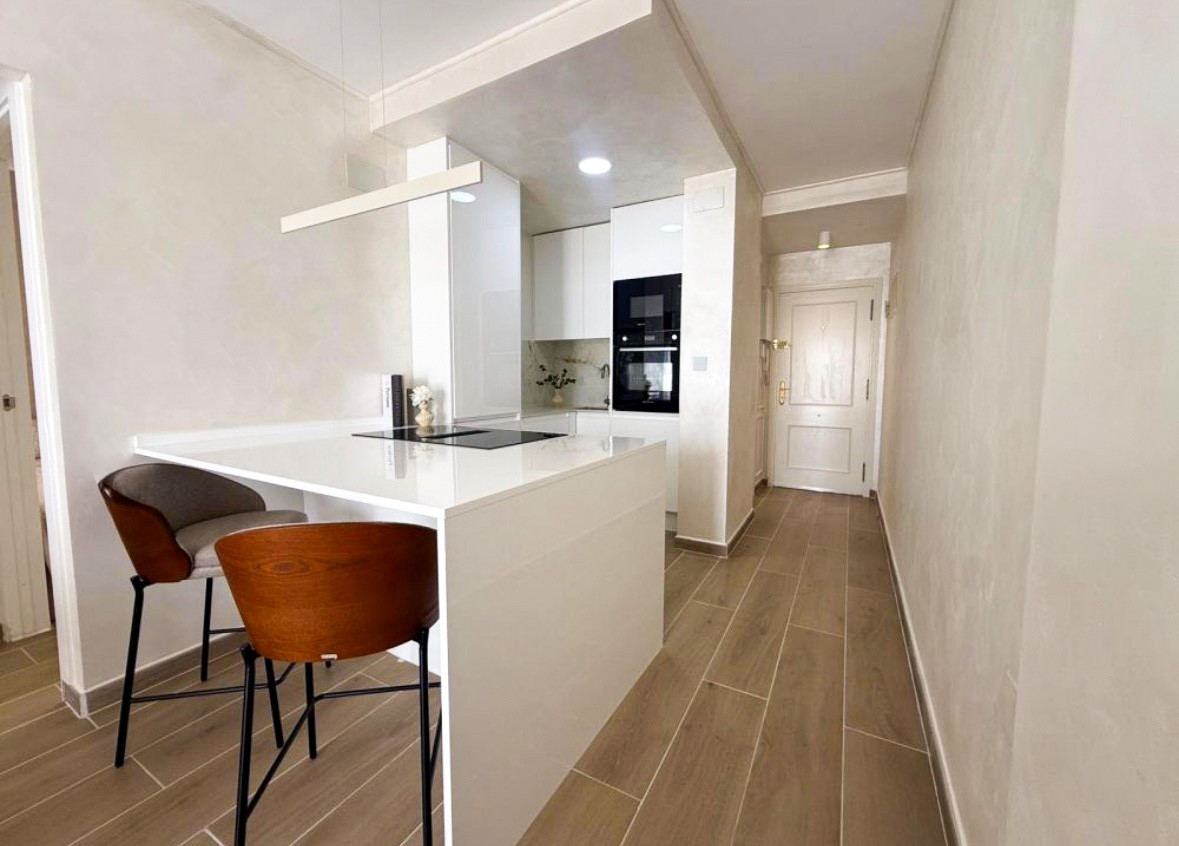 For sale - 2 Bedroom 1 Bathroom Apartment - Penthouse in Torrevieja - Torrevieja Centro  - Alicante