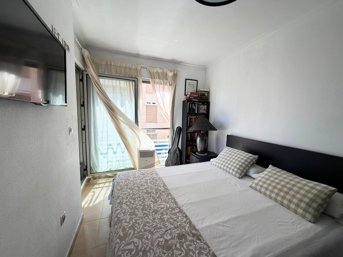 For sale - 3 Bedroom 2 Bathroom Apartment - Middle Floor Apartment in Torrevieja - Torrevieja Centro  - Alicante