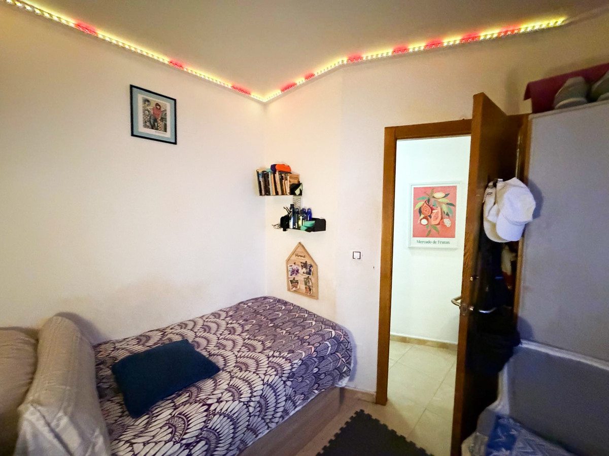 For sale - 3 Bedroom 2 Bathroom Apartment - Middle Floor Apartment in Torrevieja - Torrevieja Centro  - Alicante