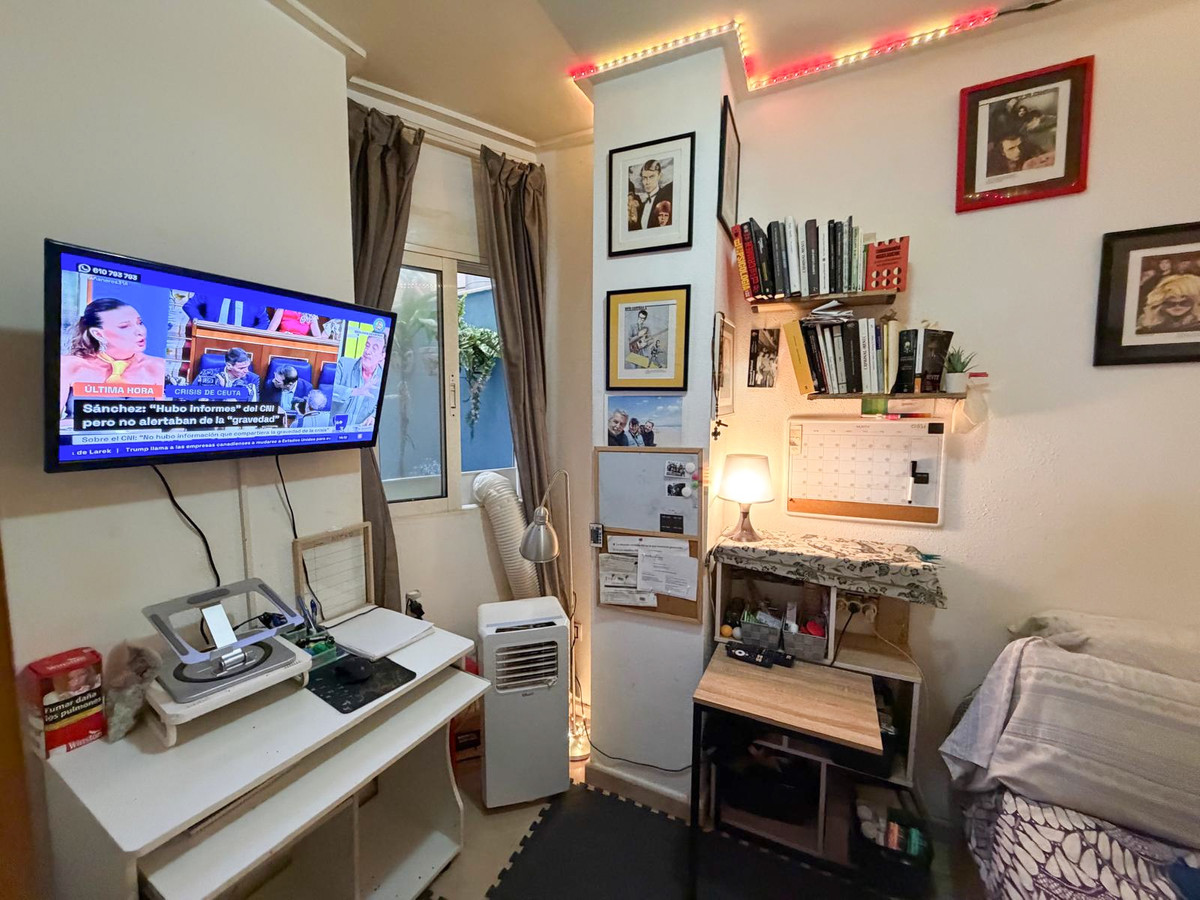 For sale - 3 Bedroom 2 Bathroom Apartment - Middle Floor Apartment in Torrevieja - Torrevieja Centro  - Alicante
