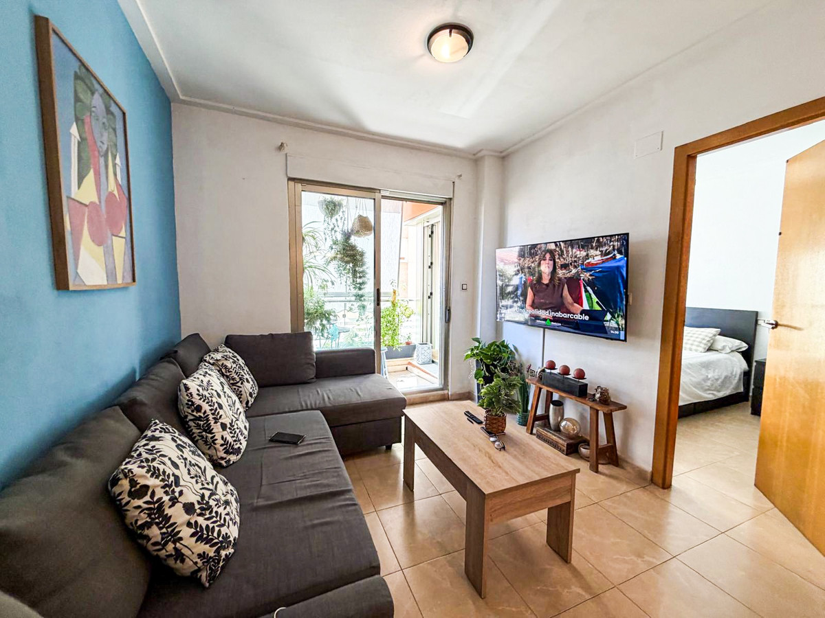 For sale - 3 Bedroom 2 Bathroom Apartment - Middle Floor Apartment in Torrevieja - Torrevieja Centro  - Alicante