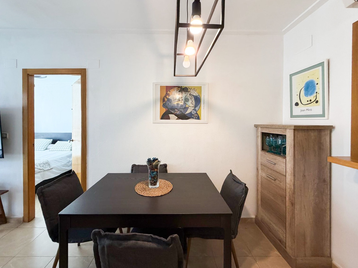 For sale - 3 Bedroom 2 Bathroom Apartment - Middle Floor Apartment in Torrevieja - Torrevieja Centro  - Alicante