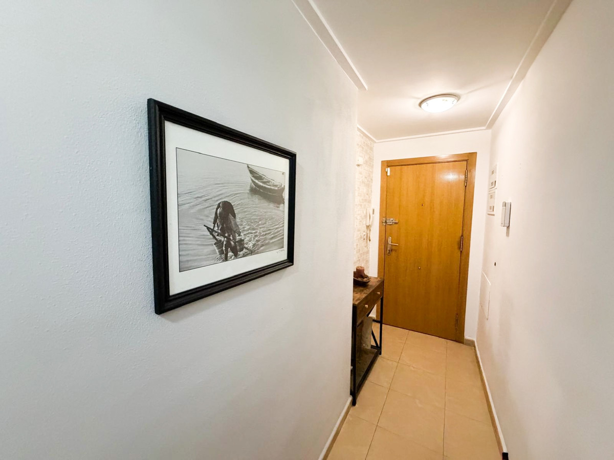 For sale - 3 Bedroom 2 Bathroom Apartment - Middle Floor Apartment in Torrevieja - Torrevieja Centro  - Alicante