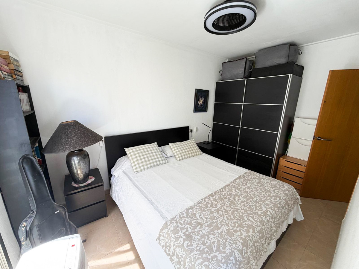 For sale - 3 Bedroom 2 Bathroom Apartment - Middle Floor Apartment in Torrevieja - Torrevieja Centro  - Alicante