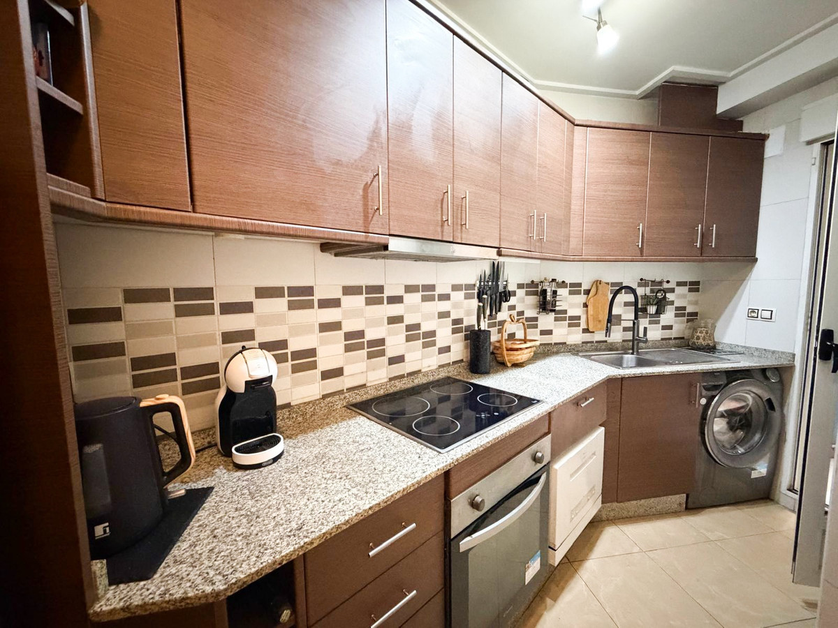 For sale - 3 Bedroom 2 Bathroom Apartment - Middle Floor Apartment in Torrevieja - Torrevieja Centro  - Alicante