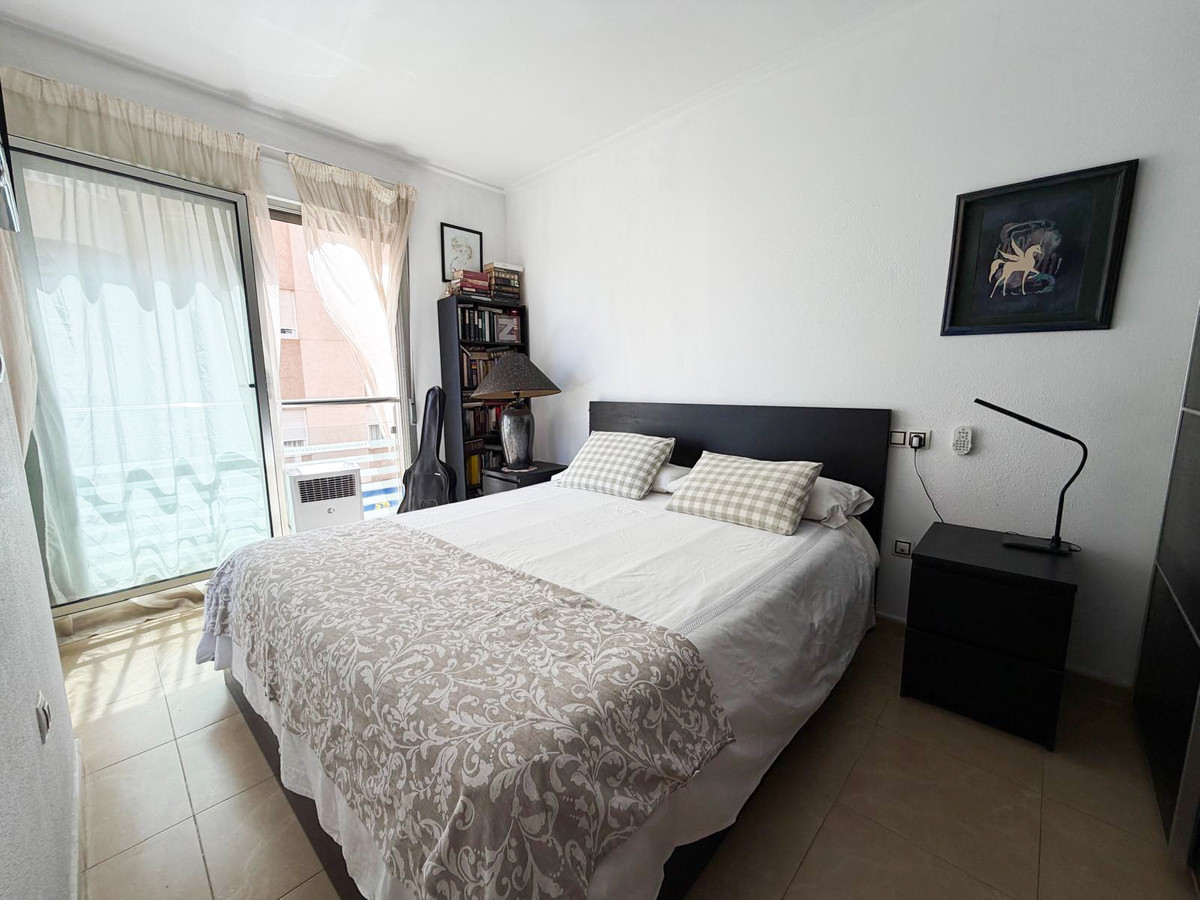 For sale - 3 Bedroom 2 Bathroom Apartment - Middle Floor Apartment in Torrevieja - Torrevieja Centro  - Alicante