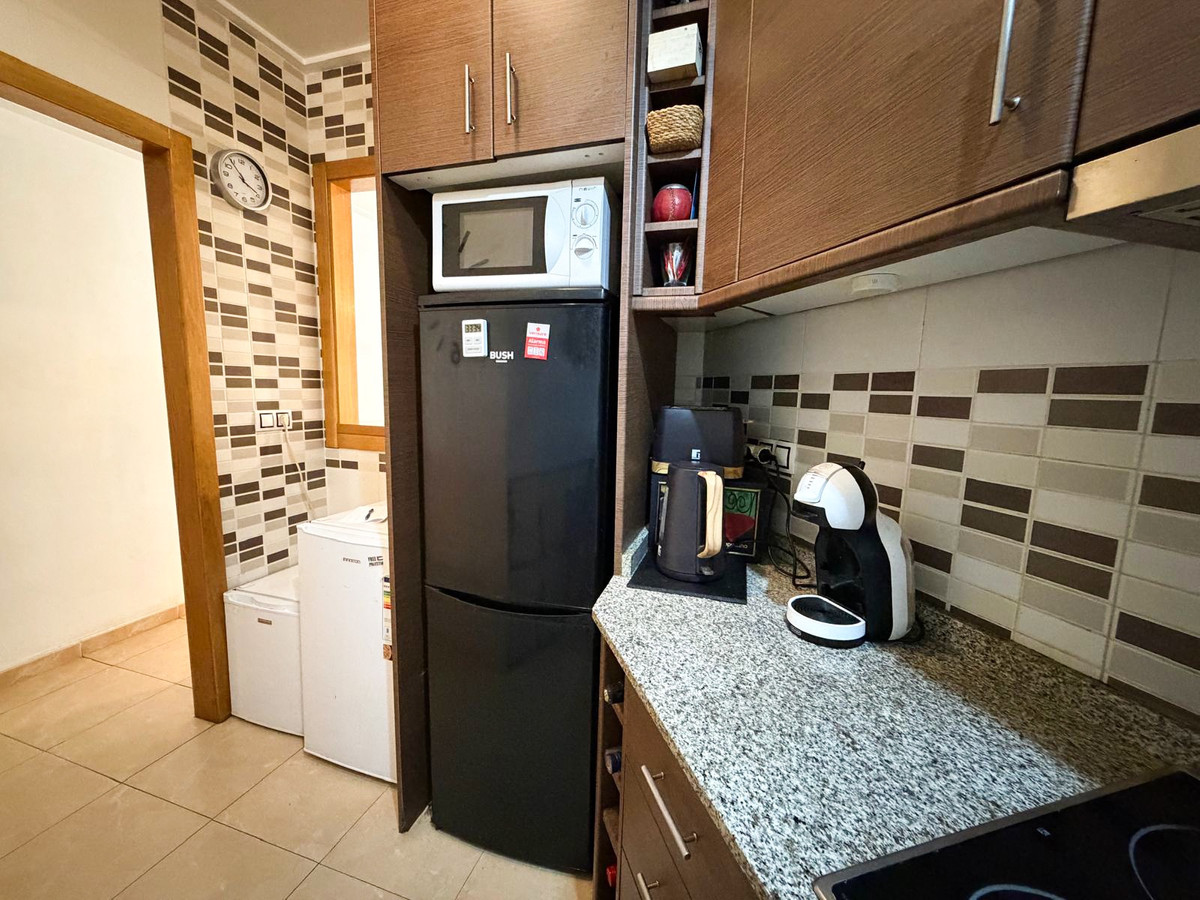 For sale - 3 Bedroom 2 Bathroom Apartment - Middle Floor Apartment in Torrevieja - Torrevieja Centro  - Alicante