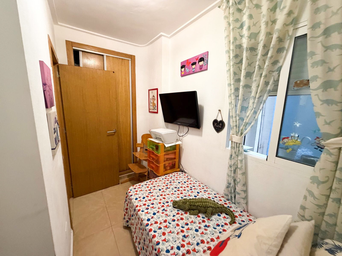 For sale - 3 Bedroom 2 Bathroom Apartment - Middle Floor Apartment in Torrevieja - Torrevieja Centro  - Alicante