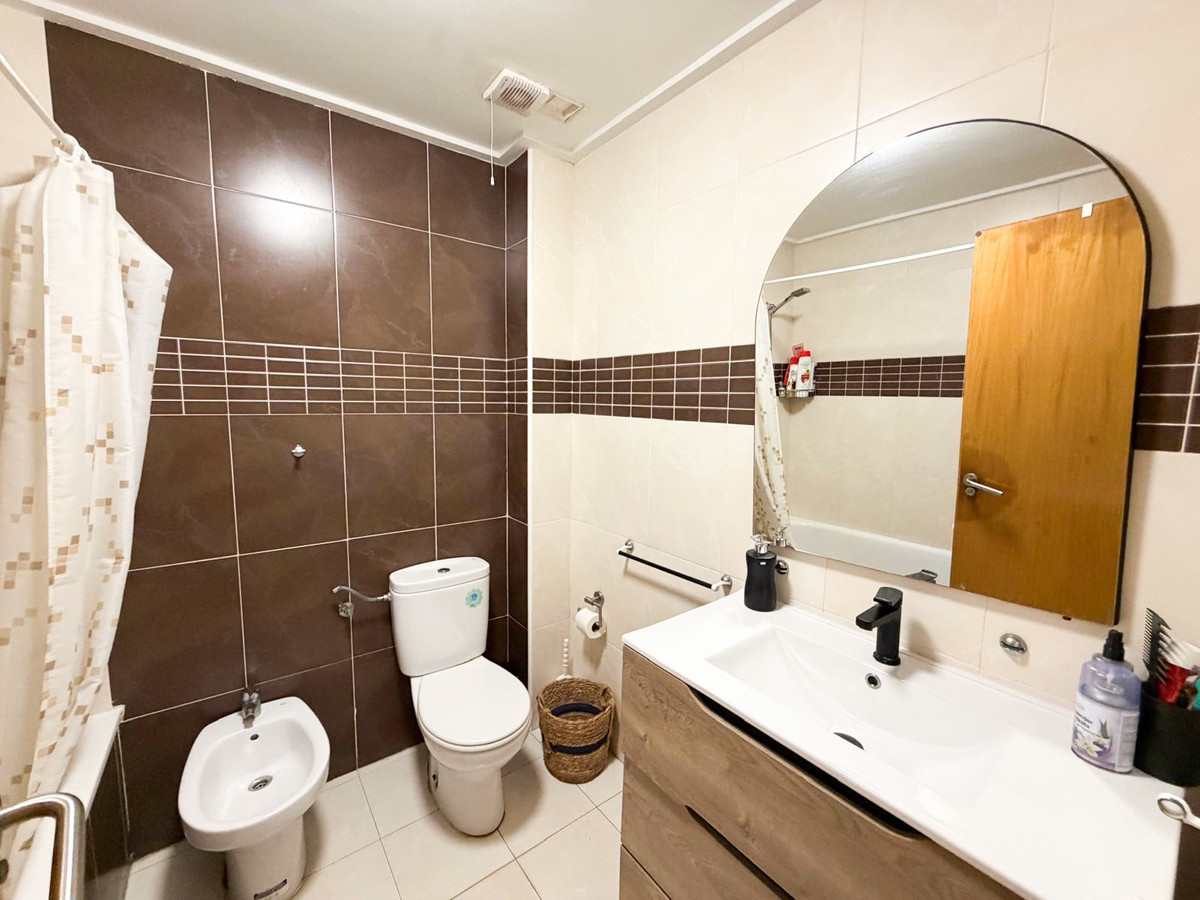 For sale - 3 Bedroom 2 Bathroom Apartment - Middle Floor Apartment in Torrevieja - Torrevieja Centro  - Alicante