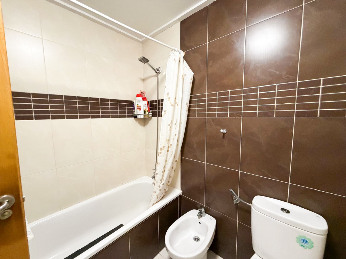 For sale - 3 Bedroom 2 Bathroom Apartment - Middle Floor Apartment in Torrevieja - Torrevieja Centro  - Alicante