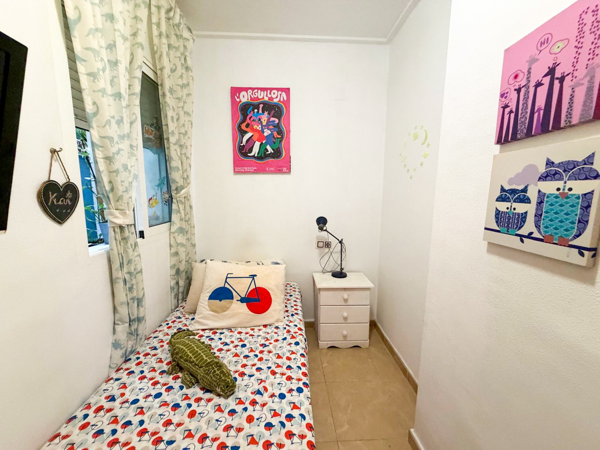 For sale - 3 Bedroom 2 Bathroom Apartment - Middle Floor Apartment in Torrevieja - Torrevieja Centro  - Alicante