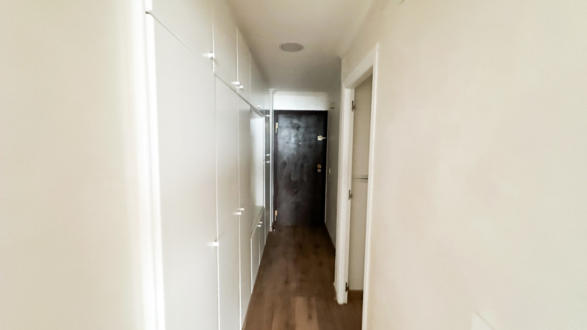 For sale - 2 Bedroom 1 Bathroom Apartment - Middle Floor Apartment in Torrevieja - Playa de los Locos  - Alicante