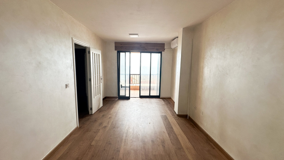 For sale - 2 Bedroom 1 Bathroom Apartment - Middle Floor Apartment in Torrevieja - Playa de los Locos  - Alicante