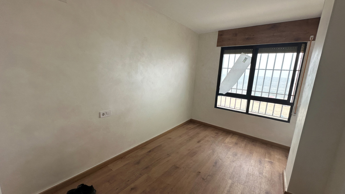 For sale - 2 Bedroom 1 Bathroom Apartment - Middle Floor Apartment in Torrevieja - Playa de los Locos  - Alicante