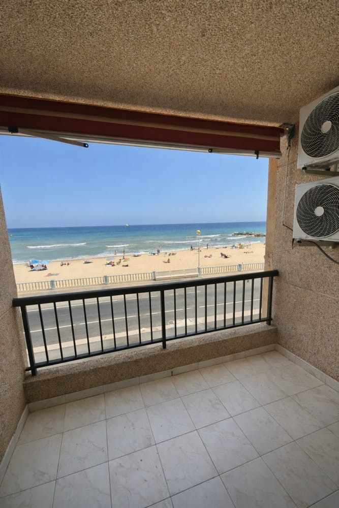 For sale - 2 Bedroom 1 Bathroom Apartment - Middle Floor Apartment in Torrevieja - Playa de los Locos  - Alicante